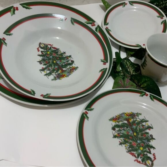 Pacific Rim CHRISTMAS TREE Porcelain  dinner salad plates Cups & Saucers 5 piece - Picture 2 of 7